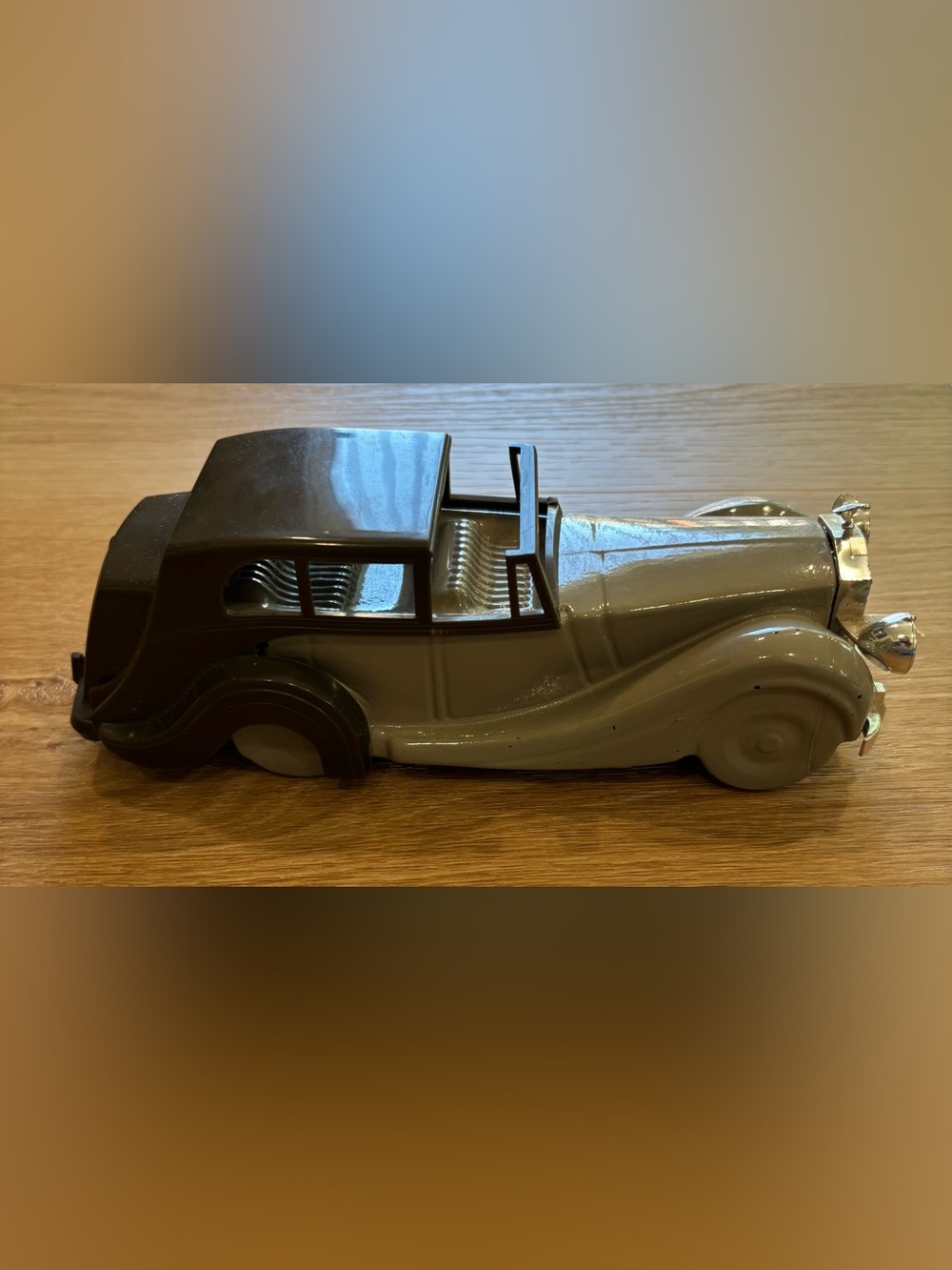 Avon 1980 Rolls-Royce car bottle. Great for a collector.